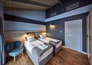 Отели типа «постель и завтрак» Salio Equisport Resort Стрыкув Просторный двухместный номер с 2 отдельными кроватями-1