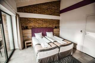 Отели типа «постель и завтрак» Salio Equisport Resort Стрыкув Просторный двухместный номер с 2 отдельными кроватями-2
